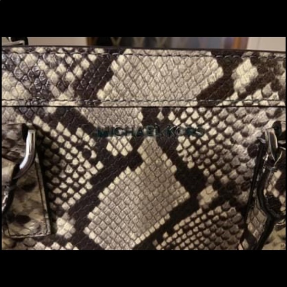 Michael Kors purse - Picture 2 of 5